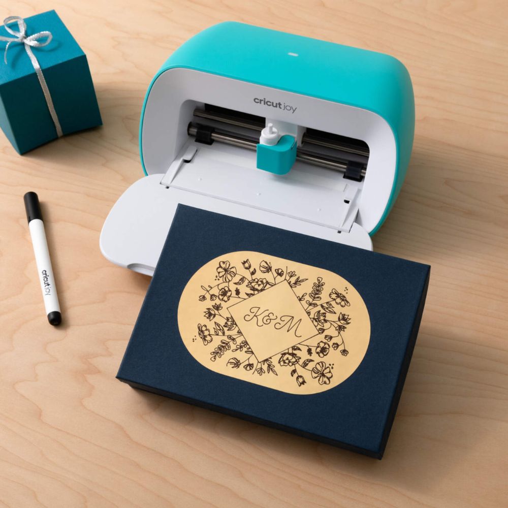 Cricut - Joy - 4 Feuilles de Vinyle Permanent Inscriptible - Or - 14 x 33 cm